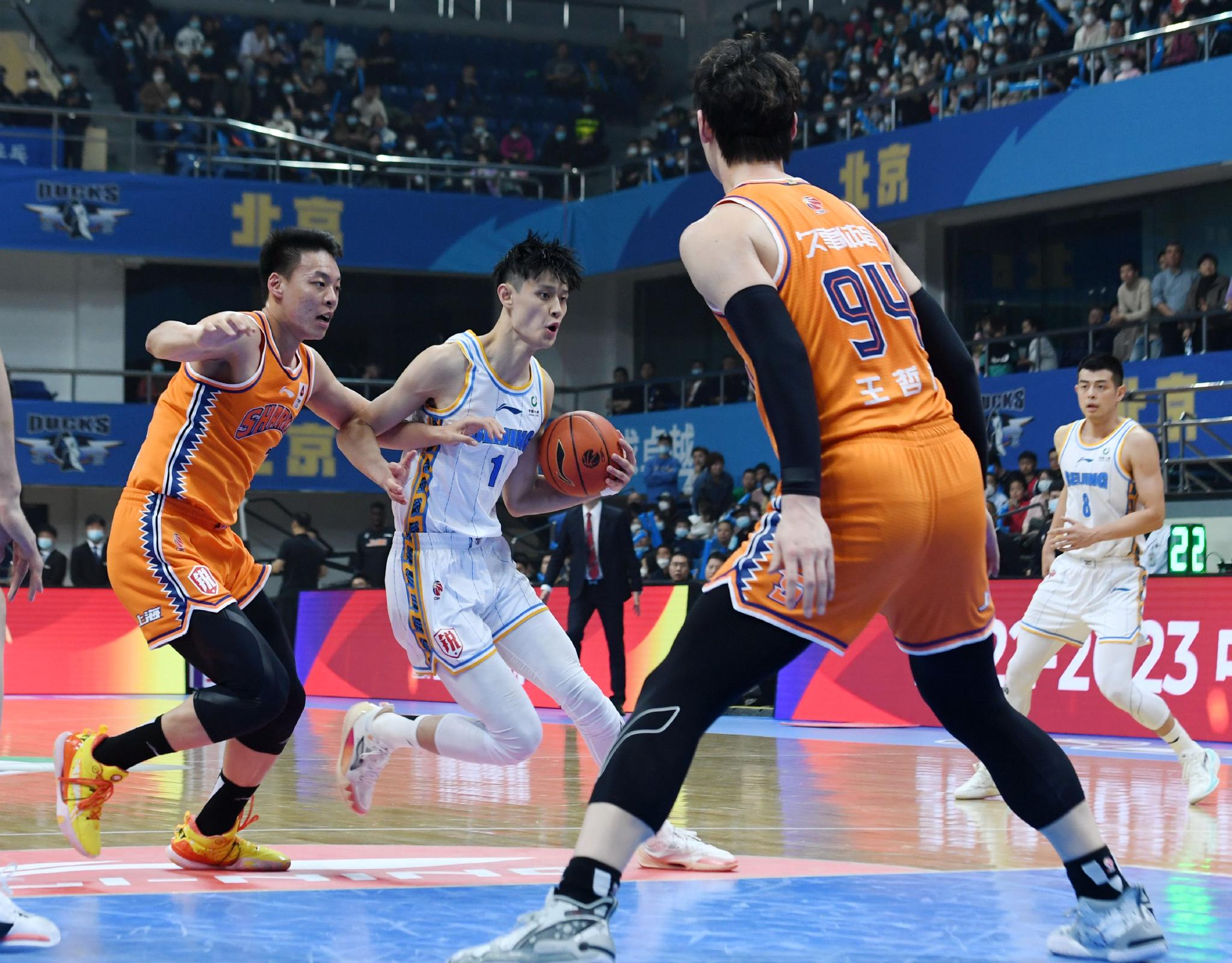 爱游戏-Ning在加拿大队比赛中关键助攻，出色防守引发热议！的简单介绍