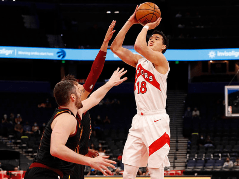 爱游戏-包含西亚卡姆在雄鹿比赛中出色防守，关键助攻引发热议！的词条