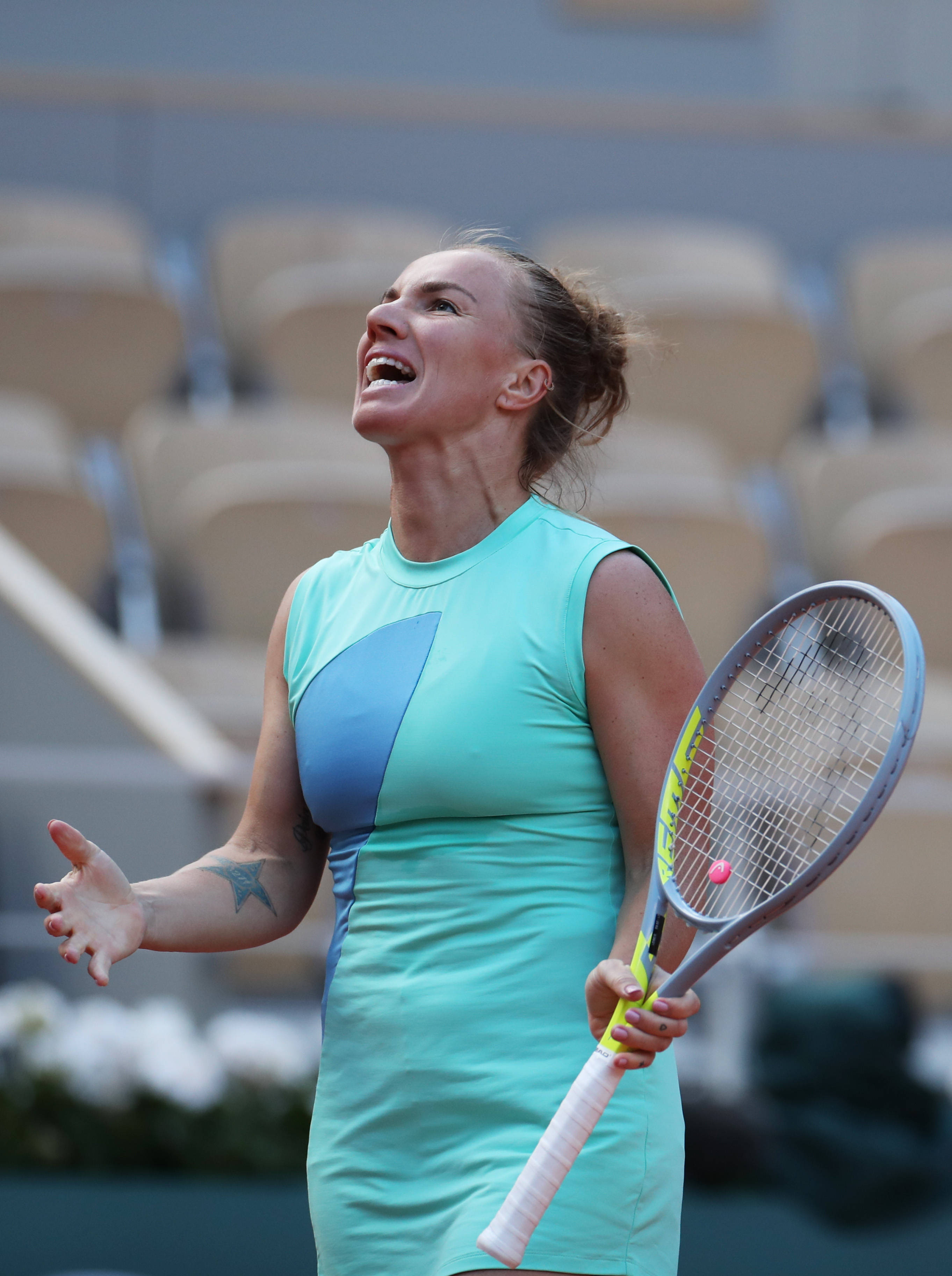 爱游戏体育-关于阿扎伦卡回归赛场，赛况扑朔迷离首场状态亮眼，TL观众沸腾！的信息